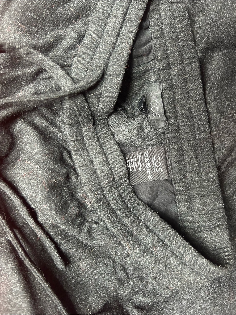 COS Men's Black Cargo Pants with Drawstring Waist - Picture 3 of 4